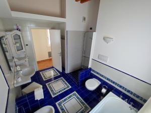 A bathroom at Villa Carmen