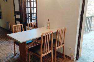 Gallery image of Duplex avec cour au coeur de la cité médiévale. in Gourdon-en-quercy +8 photos