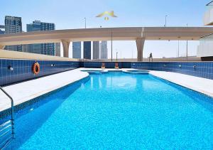 Bazén v ubytování Letstay - Tranquil 1BR Apartment With Balcony in Escan Tower nebo v jeho okolí