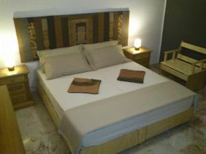 Кровать или кровати в номере Cartoline Dall'Etna B&b