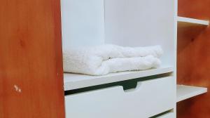 een paar handdoeken op een plank in een kast bij Elrad Residence Villa by Monalisa in Morogoro