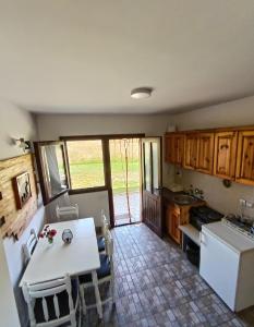 Kuchyň nebo kuchyňský kout v ubytování Apartmani ZELENI MEDA