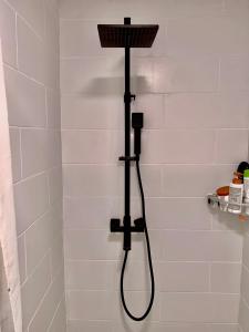 a shower with a shower head in a bathroom at ננננ in Bet Sheʼan