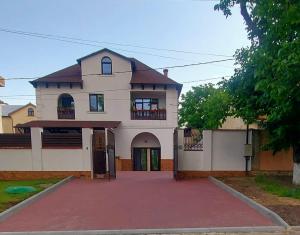 a large white house with a red driveway at Merlot Apartment in Cricova