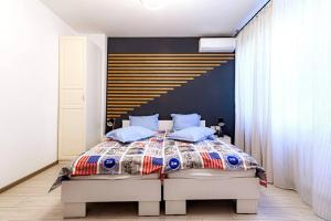 una camera da letto con un grande letto con cuscini blu di 10 Seconds Away from the Main street, Free Secured Parking a Sofia