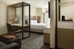 Postel nebo postele na pokoji v ubytování SpringHill Suites Fort Worth University