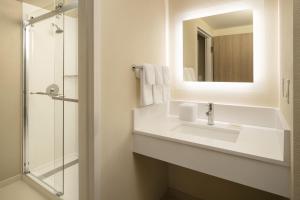 Koupelna v ubytování SpringHill Suites Fort Worth University