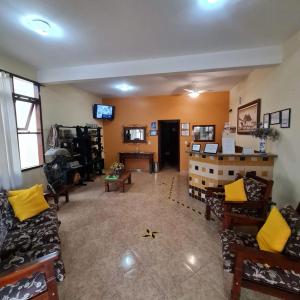 a large living room with couches and a tv at Pousada e Restaurante Clima da Serra in Cunha