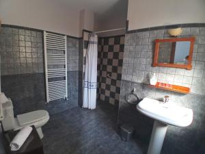 Koupelna v ubytování Casa Rural Alada