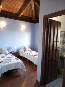 Postel nebo postele na pokoji v ubytování Casa Rural Alada