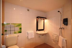 a bathroom with a toilet and a sink at Premiere Classe Bordeaux Sud Pessac Bersol in Pessac