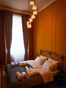 Кровать или кровати в номере Top Floor Apartment+Balcony in sololaki / Room 25