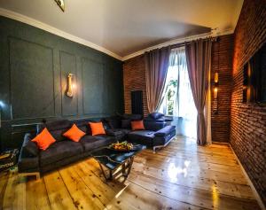 Гостиная зона в Top Floor Apartment+Balcony in sololaki / Room 25