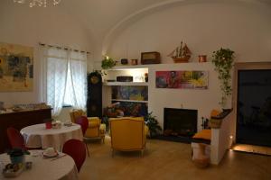 B&B Torre Porta Marina的休息区