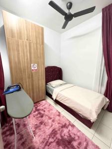 Katil atau katil-katil dalam bilik di Premium Lodge KLIA-Sleek & Stylish Staycation Home