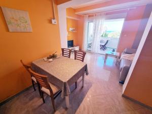 Posezení v ubytování Apartments in Supetarska Draga with sea view, terrace, air conditioning, WiFi 4551-1 and 4551-2