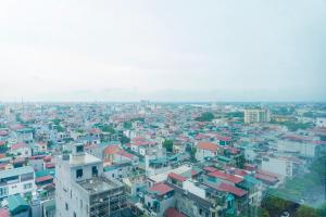寧平的住宿－Bình An Nhiên hotel，城市空中景观和建筑