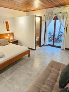 Makao Beach Hotel客房内的一张或多张床位
