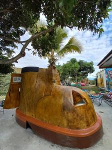 a large wooden shoe with a tree in it at La Bota del Gigante in Gigante