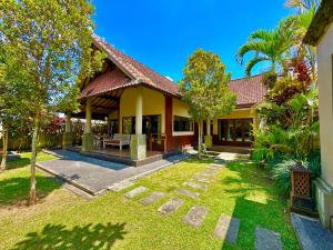 a house with a garden in front of it at Dupa Ubud in Ubud