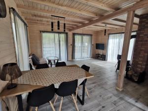 a dining room with a table and chairs at Ostoja Stacze in Stacze