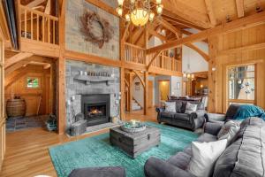 a living room with a fireplace in a log cabin at Maple Hill Lodge home in Stevenson