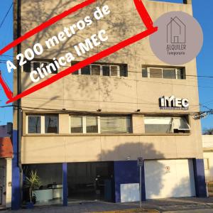 a building with a sign that reads methods of chicago mile at Departamentos Ines 1 in Junín