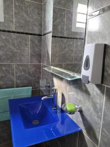 a blue sink in a bathroom with a mirror at ENCANTO SERRANO in Villa Carlos Paz