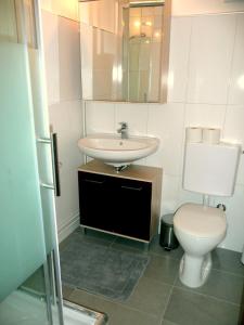 a bathroom with a sink and a toilet at Appartements Margot in Krumpendorf am Wörthersee