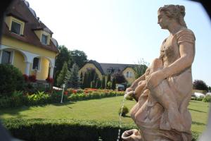 Ogród w obiekcie Barokk Hotel