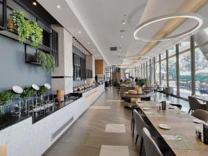 Nhà hàng/khu ăn uống khác tại 1 Bedroom Luxury Apartment in Luxury Hotel & Apartments in Sandton Central