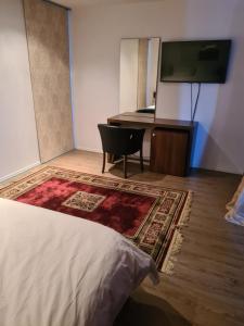 Postel nebo postele na pokoji v ubytování Vilă cazare muncitori + 6 fotografií