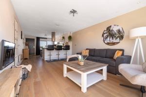 TV a/nebo společenská místnost v ubytování Luxury Apartment near Utrecht & Amsterdam