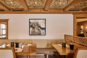 Istumisnurk majutusasutuses Hotel Garni Sursilva