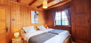 Postel nebo postele na pokoji v ubytování Auberge le Mont-Gelé + 19 fotografií