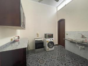 Kuchyň nebo kuchyňský kout v ubytování Gîte Hôtel Ramla Louxor
