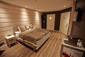 Postel nebo postele na pokoji v ubytování Lapland Lodge + 37 fotografií