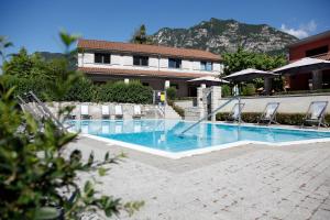 Bazén v ubytování Glamping Resort Rio Vantone nebo v jeho okolí