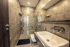 Et badeværelse på 2Bedroom Luxury Apartment, Skynest Residences, Westlands