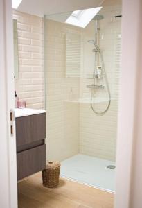 Phòng tắm tại Maison Raymond - Vakantiehuisje met houtgestookte sauna +15 ảnh