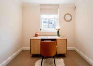 Gallery image of Whole house, ensuite & garden, 3 bedrooms in London +37 photos