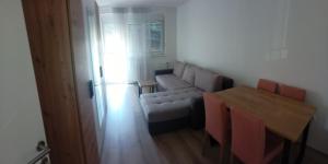 a living room with a couch and a table at Lane Apartmani in Veternik