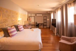 Postel nebo postele na pokoji v ubytování Hotel Don Juan Boutique