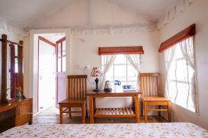 Moksham Himalayan Campsite Pangot客房内的一张或多张床位