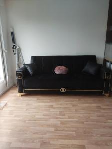 Afbeelding uit fotogalerij van DANA S HOME in La Courneuve