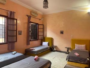 Postel nebo postele na pokoji v ubytování Riad dar sahrawi