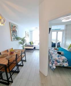 Ein Sitzbereich in der Unterkunft Ocean View Penthouse