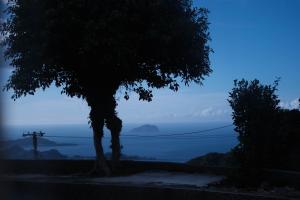 Un paisaje natural cerca del chalet de montaña