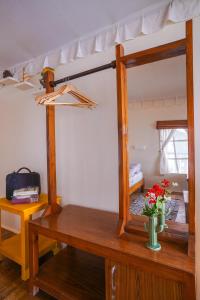 Moksham Himalayan Campsite Pangot客房内的一张或多张床位