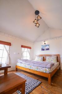 Moksham Himalayan Campsite Pangot客房内的一张或多张床位